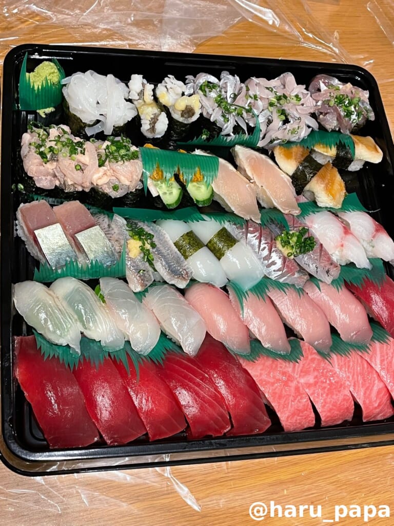 亀正くるくる寿司の持ち帰り寿司の全体